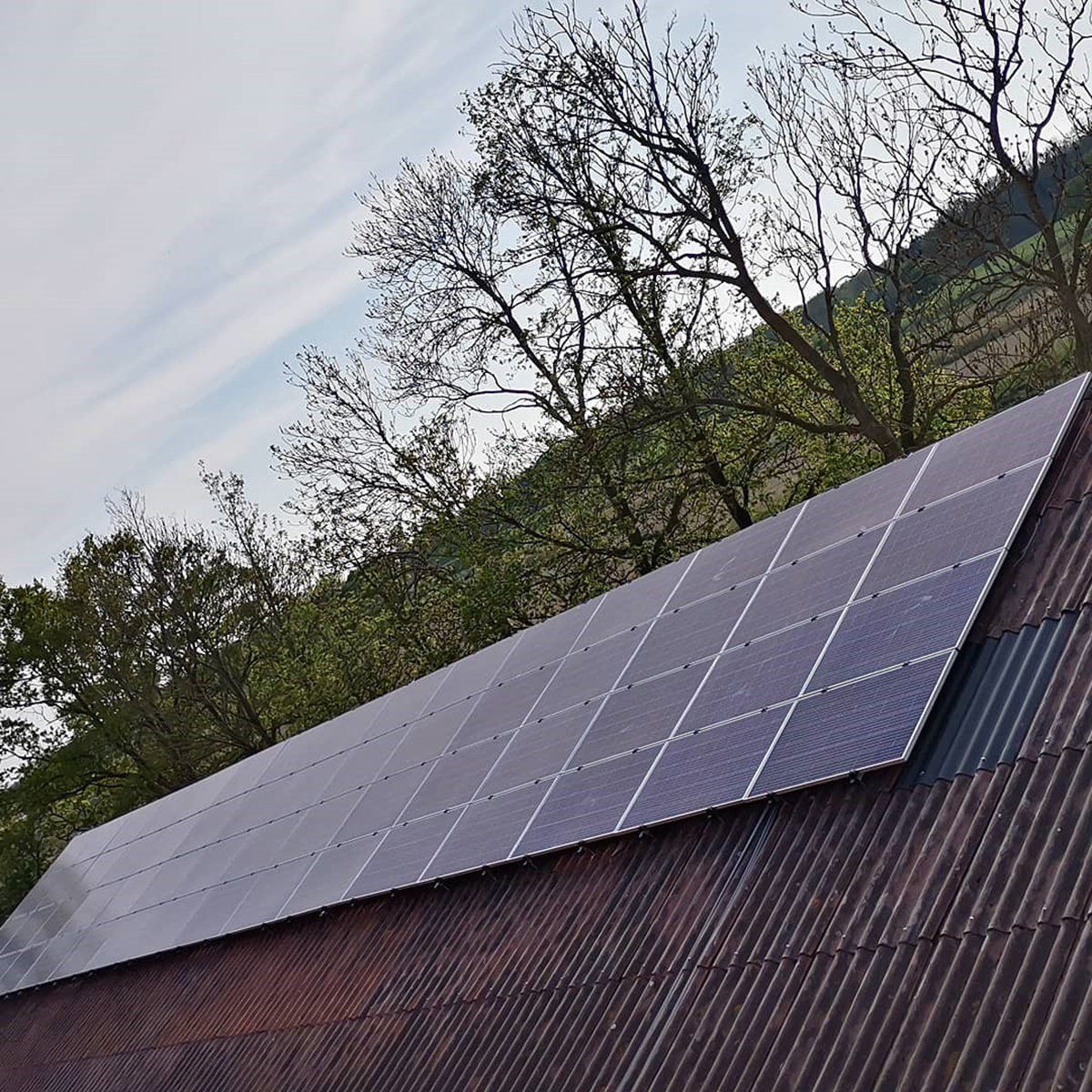 GewoonZon project zonnepanelen plaatsen op golfdak GewoonZon project zonnepanelen plaatsen op golfdak